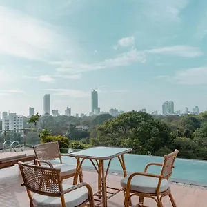 https://trillium-hotel-colombo.negombohotels.net